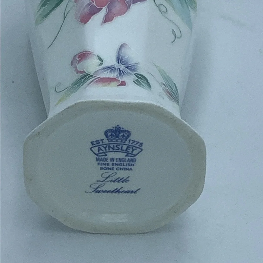 Aynsley English Bone China Little Sweetheart Vase